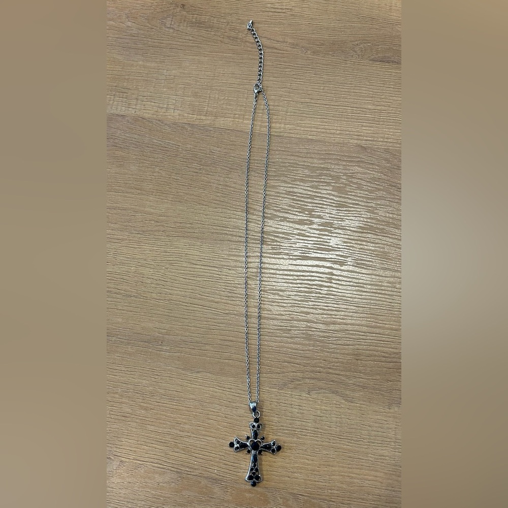 Avon Style Cross Pendant with Black Stones 17” Necklace 2” Extender Silver Tone